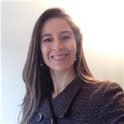 Diseñadora gráfica profesional con más de 10 años de experiencia como docente bilingüe. Enseño suite de adobe y suite de Office tanto en inglés como en español